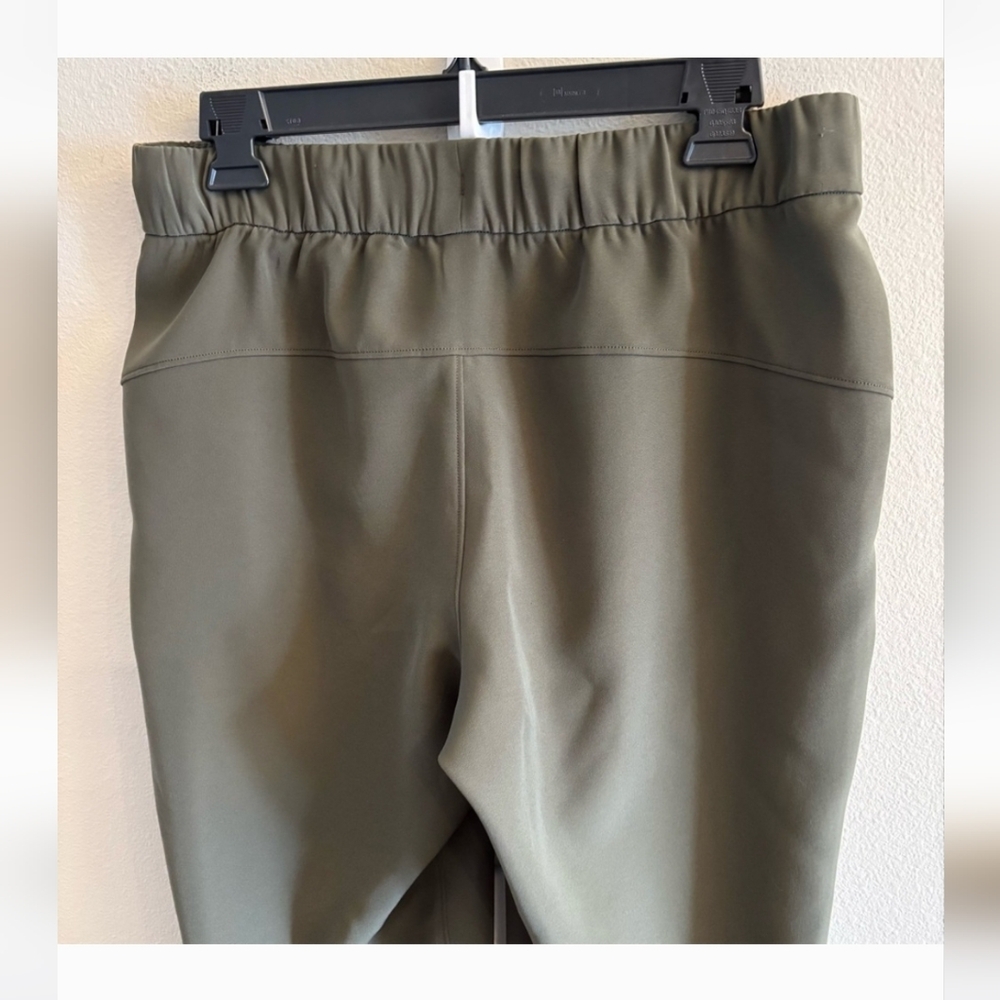 Lululemon On the Fly Jogger Dark Olive Sz 8 - Picture 4 of 9